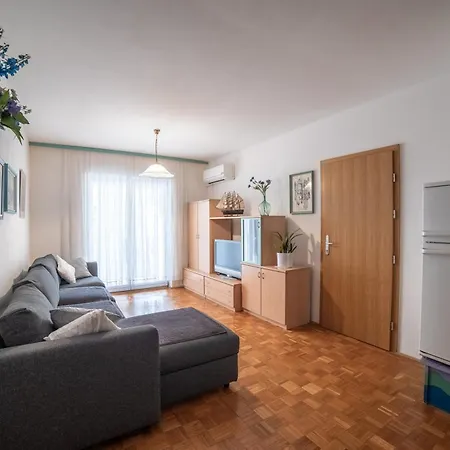 Spacious Balcony Apartament *
