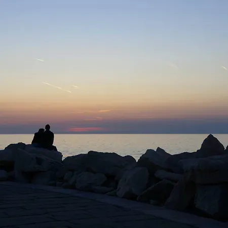 Spacious Balcony شقة