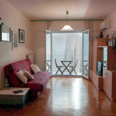 Spacious Balcony Apartament